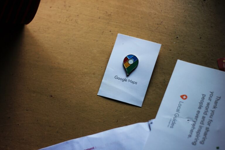 Pinezka lokalizacji z map Google jako symbol wizytówki firmy
